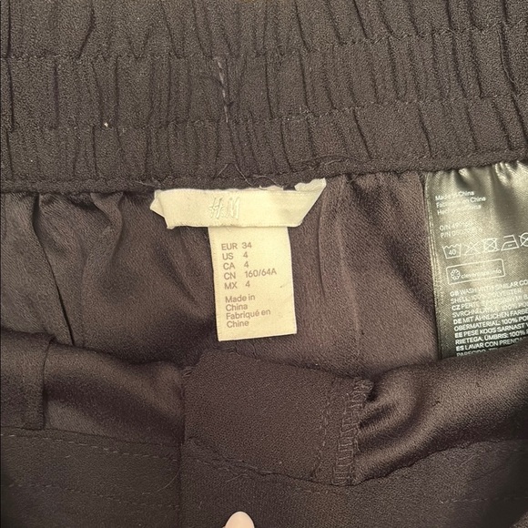 H&M Black Athletic Shorts Lightweight Performance - Picture 2 of 4
